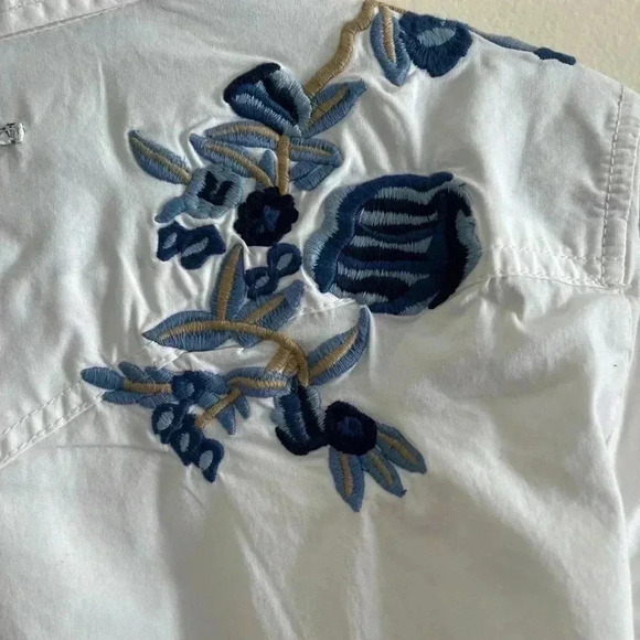 Ryan Michael Embroidered Blue Floral White shirt - Picture 8 of 11